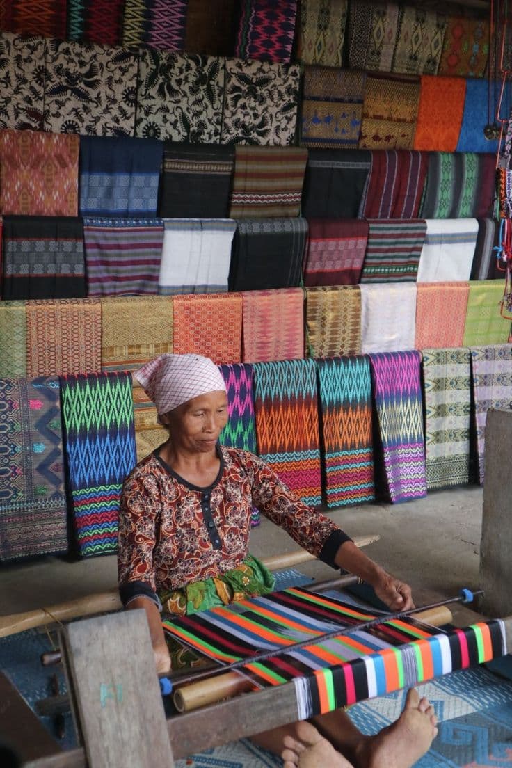 WISATA KULTUR BUDAYA DAN ADAT KHAS LOMBOK